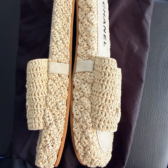 CHANEL NEW Cream/Beige Raffia CC Espadrille Slide Mule Sandals 38 NEW - Picture 2 of 11